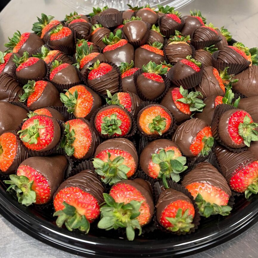 chocolate covered strawberries box or tray