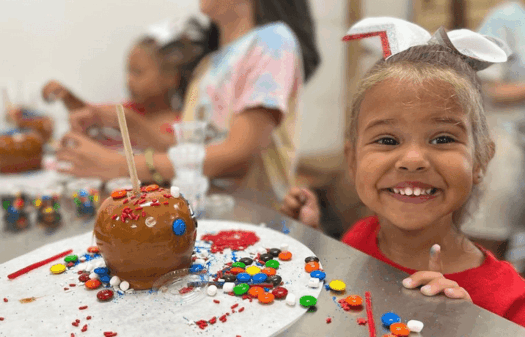 child at apple dipping class